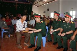 Quân khu: Thăm hỏi, động viên gia đình có người bị tử vong do sạt lở đất tại Bắc Kạn